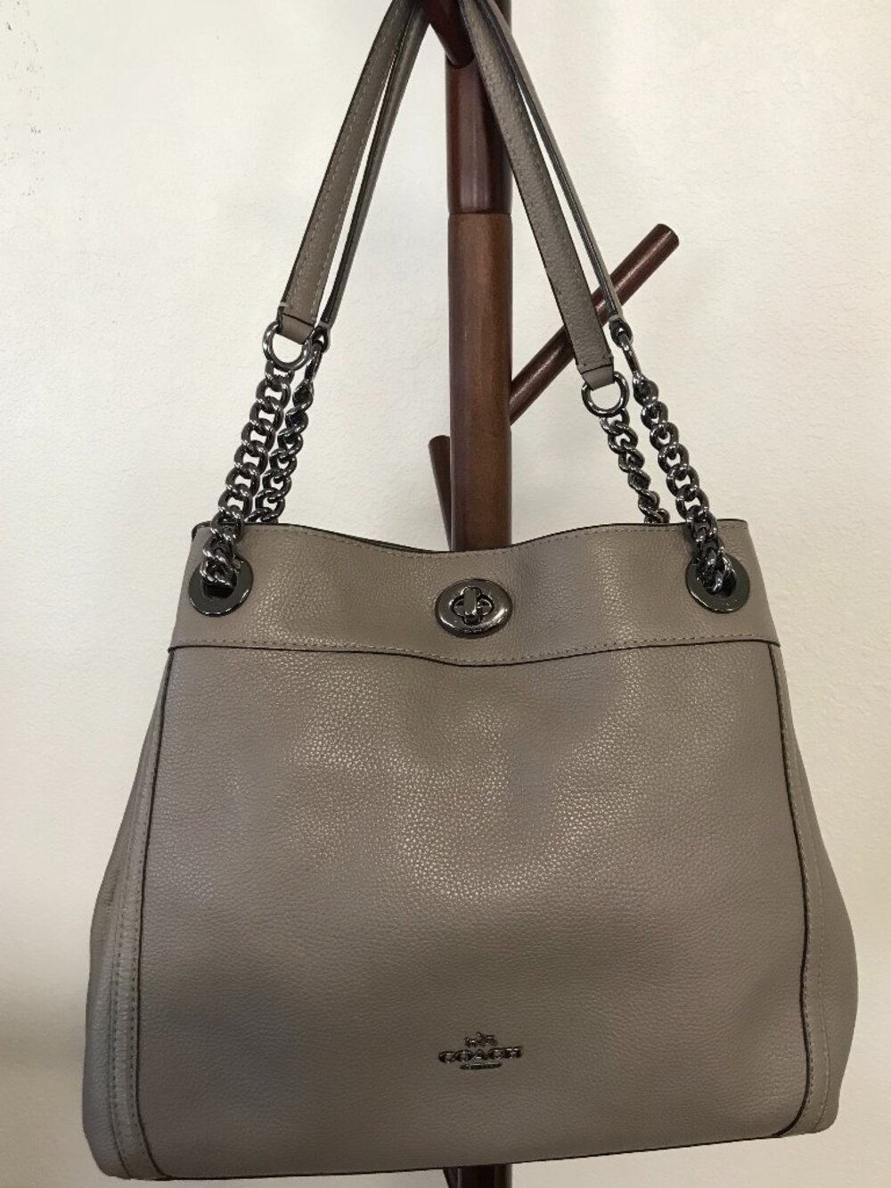 Coach Turnlock Edie Shoulder Bag β Taupe - Picture 1 of 16